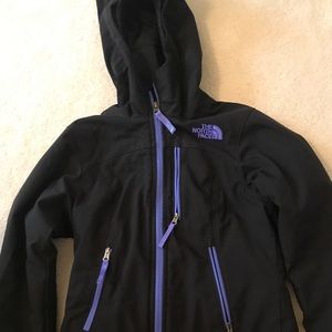 North Face winter coat.  Like new.  Girls size 5.